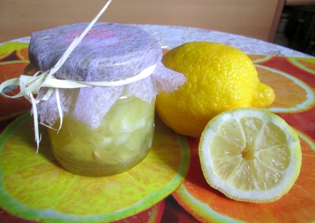 Fotografia przedstawiająca Cytryna w syropie do herbaty