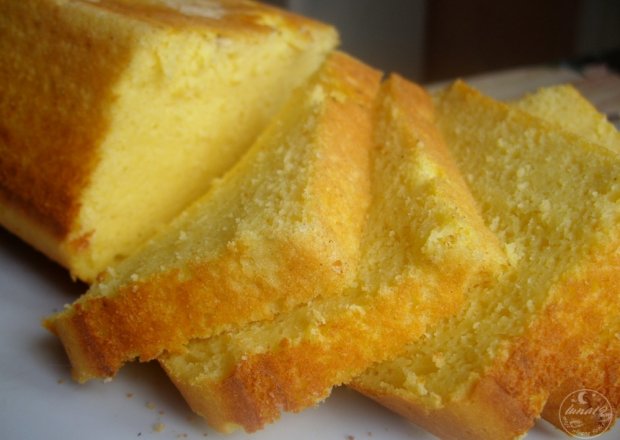 Fotografia przedstawiająca Cytrynowe ciasto kukurydziane - dietetyczne