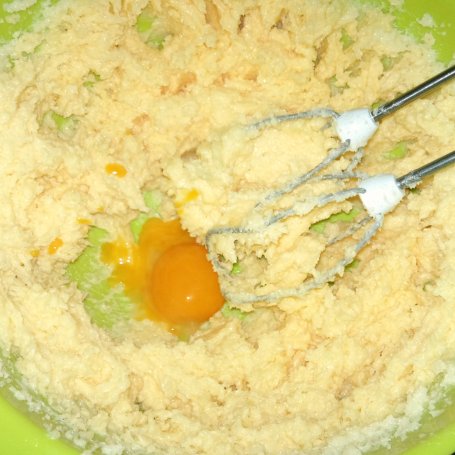 Krok 3 - Cytrynowe ciasto piaskowe z truskawkami foto