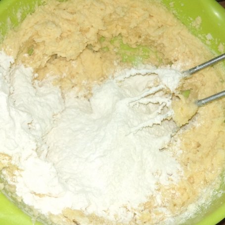 Krok 5 - Cytrynowe ciasto piaskowe z truskawkami foto