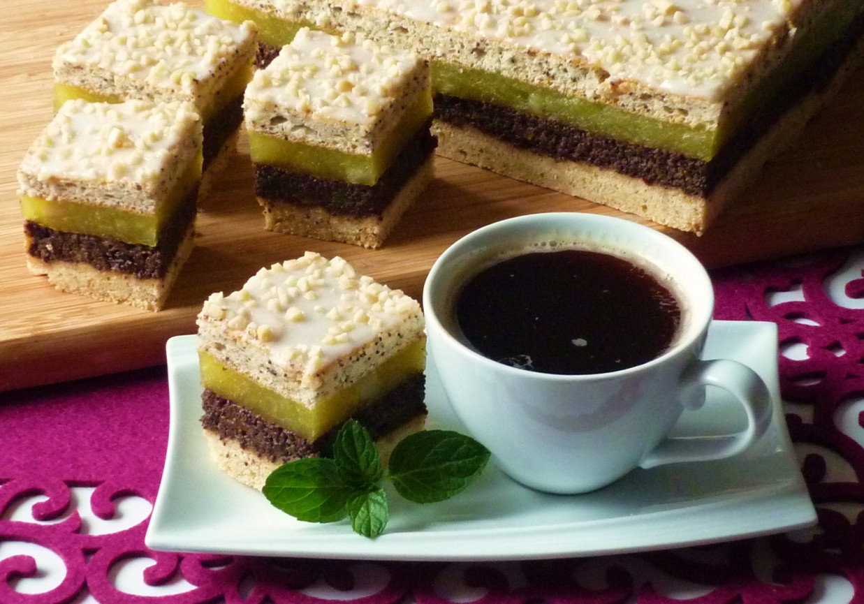 Cytrynowe ciasto z makiem i jabłkami  foto