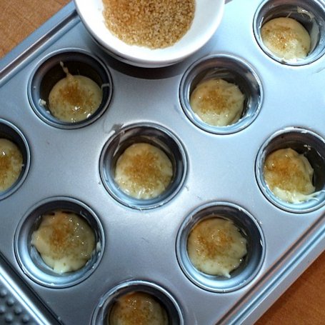 Krok 4 - Cytrynowe muffinki posypane trzcinowym cukrem foto