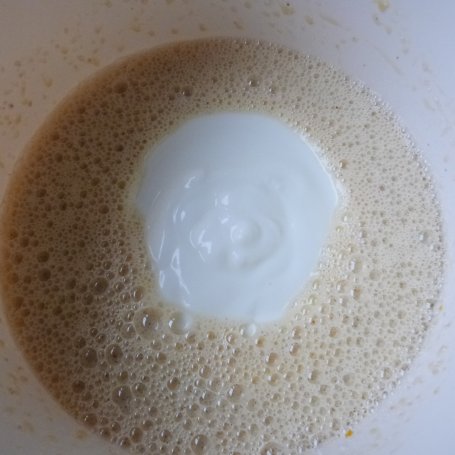 Krok 2 - Cytrynowe muffiny na kefirze foto
