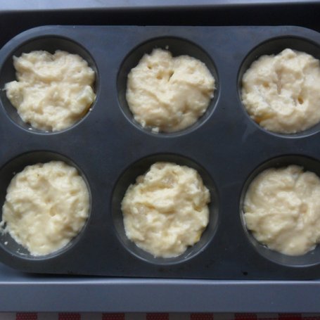 Krok 3 - Cytrynowe muffiny z ananasami foto