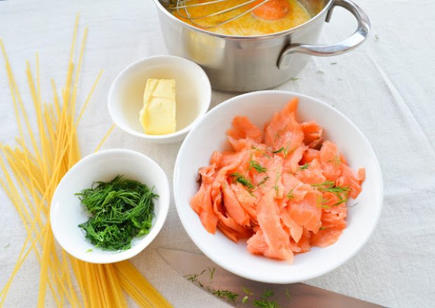 Fotografia przedstawiająca Cytrynowe spaghetti z łososiem