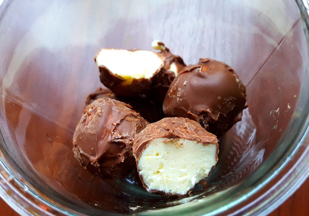 Cytrynowe trufelki z mascarpone i białą czekoladą foto