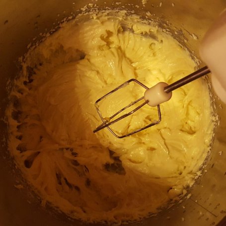 Krok 3 - Cytrynowe trufelki z mascarpone i białą czekoladą foto