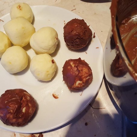 Krok 5 - Cytrynowe trufelki z mascarpone i białą czekoladą foto