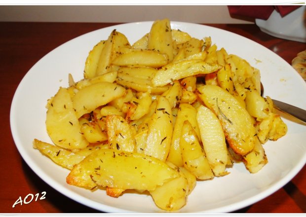 Fotografia przedstawiająca Cytrynowe ziemniaki.