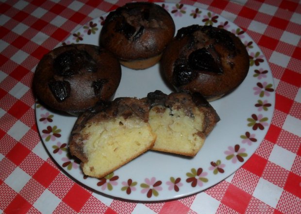 Fotografia przedstawiająca Cytrynowo czekoladowe muffiny z bananami