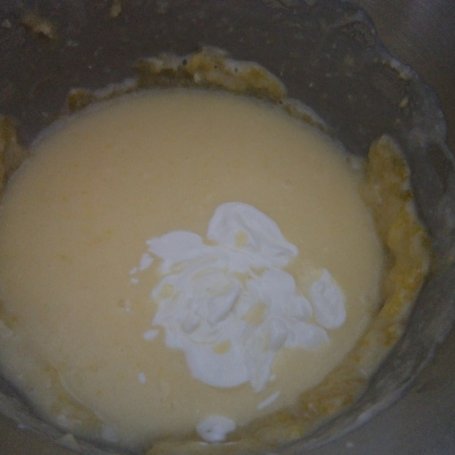 Krok 2 - Cytrynowo-jogurtowe ciasto  foto