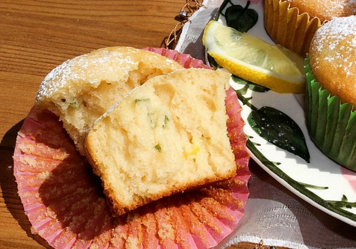 Cytrynowo-miętowe muffinki z sokiem jabłkowym foto