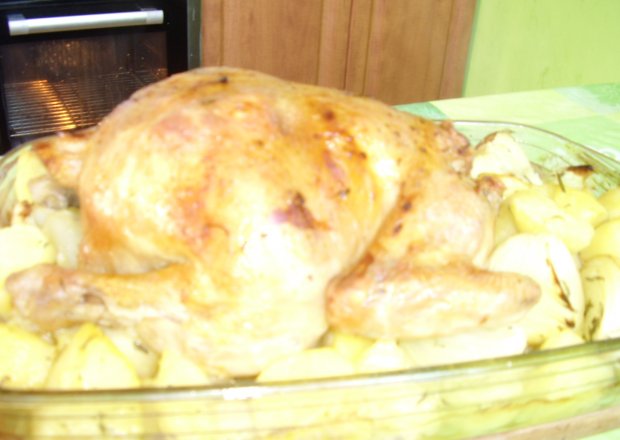 Fotografia przedstawiająca cytrynowo ziołowy kurczak pieczony
