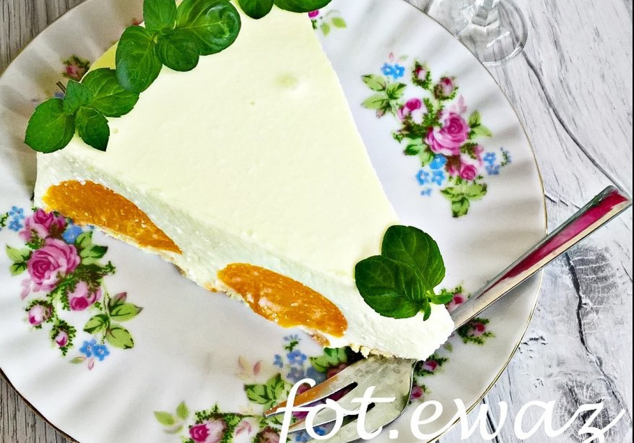 Cytrynowy sernik na zimno z brzoskwiniami Zewy foto