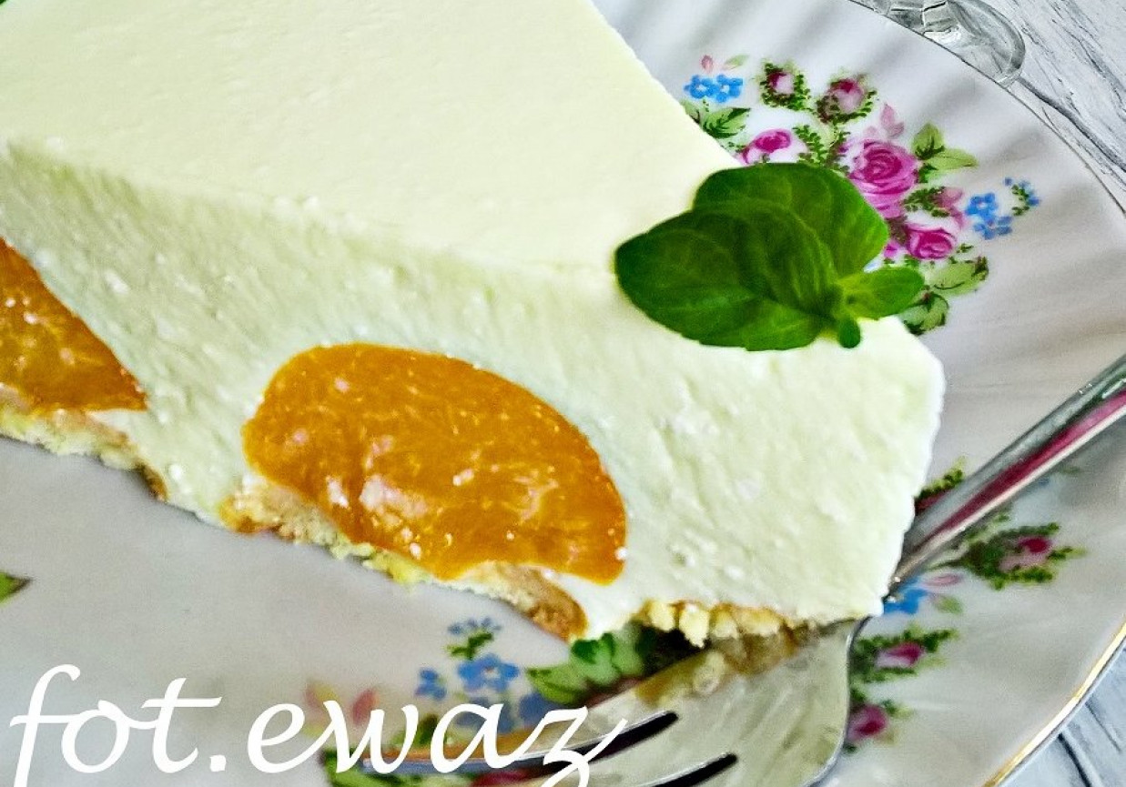 Cytrynowy sernik na zimno z brzoskwiniami Zewy foto