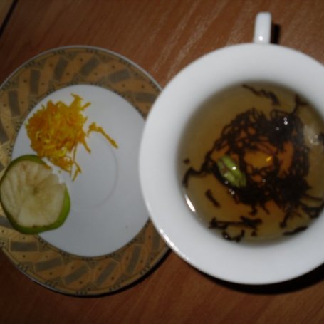 Krok 2 - Czarna herbata z dodatkiem pigwy i skórki pomarańczy foto