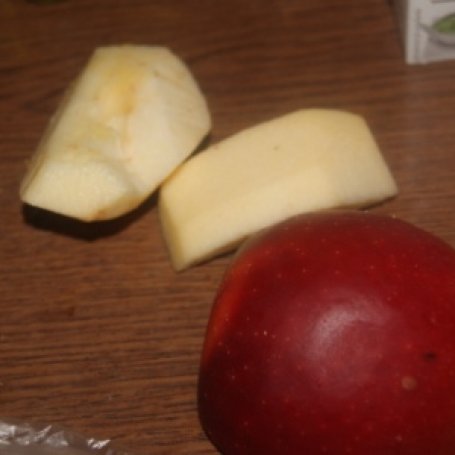 Krok 2 - Czarna rzodkiew z jabłkiem i granatem foto