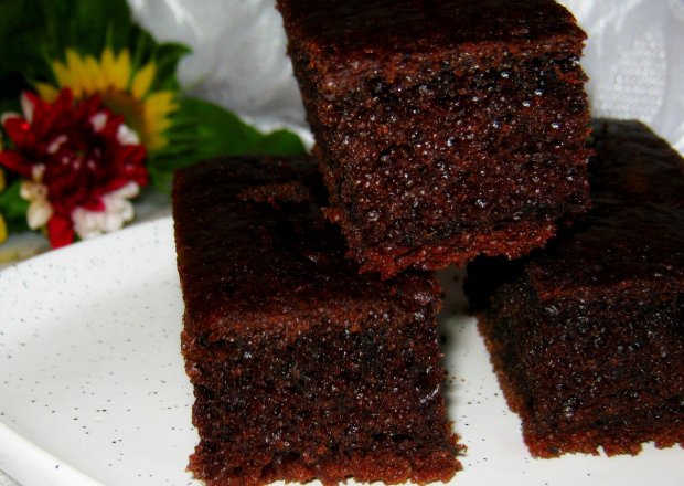 Fotografia przedstawiająca Czarne ciasto z cukinią