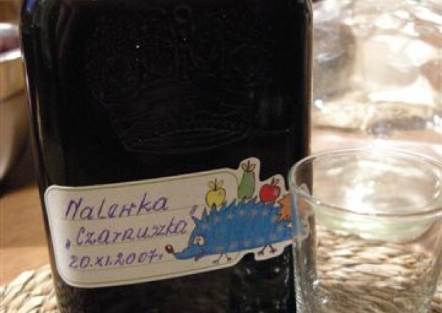 Fotografia przedstawiająca CZARNUSZKA  - wódka do deserów