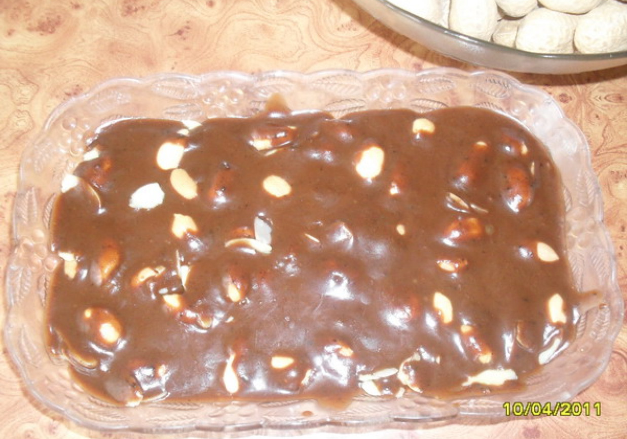 Czekolada z orzechami i migdałami foto