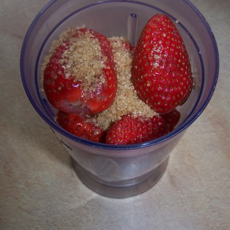Krok 4 - Czekolada z owocami i śmietanką, czyli kochane kalorie :) foto