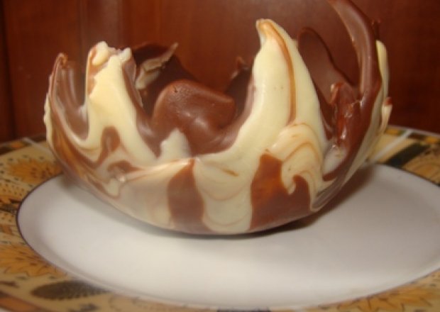Fotografia przedstawiająca czekoladowa miseczka