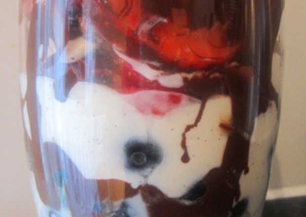 Fotografia przedstawiająca Czekoladowa mozaika jogurtowa