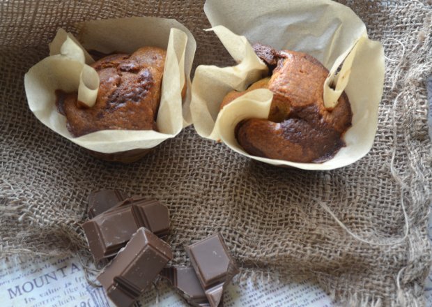 Fotografia przedstawiająca czekoladowa muffina