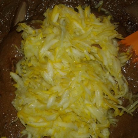 Krok 5 - Czekoladowe ciasto z malinami i borówkami foto