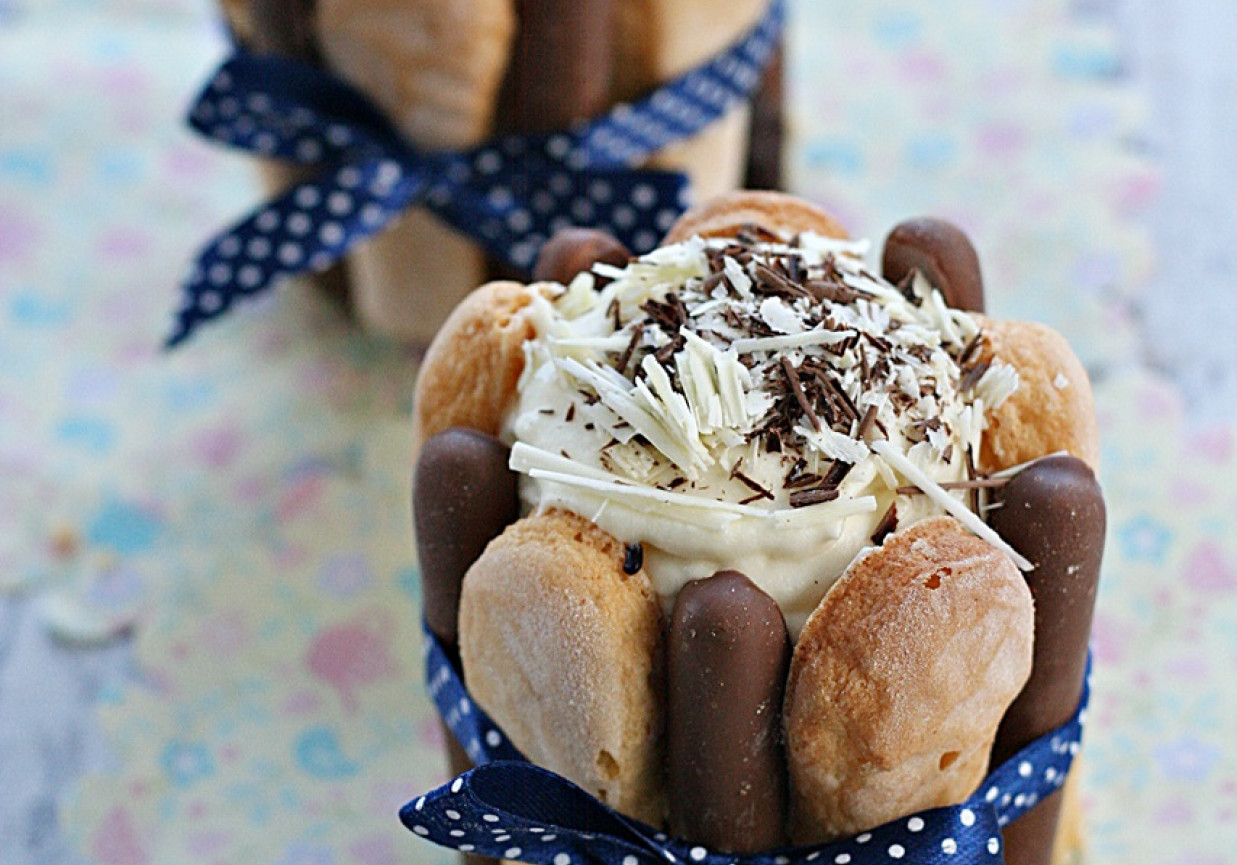 Czekoladowe mini torciki Charlotte foto