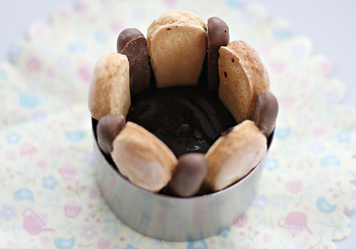 Czekoladowe mini torciki Charlotte foto