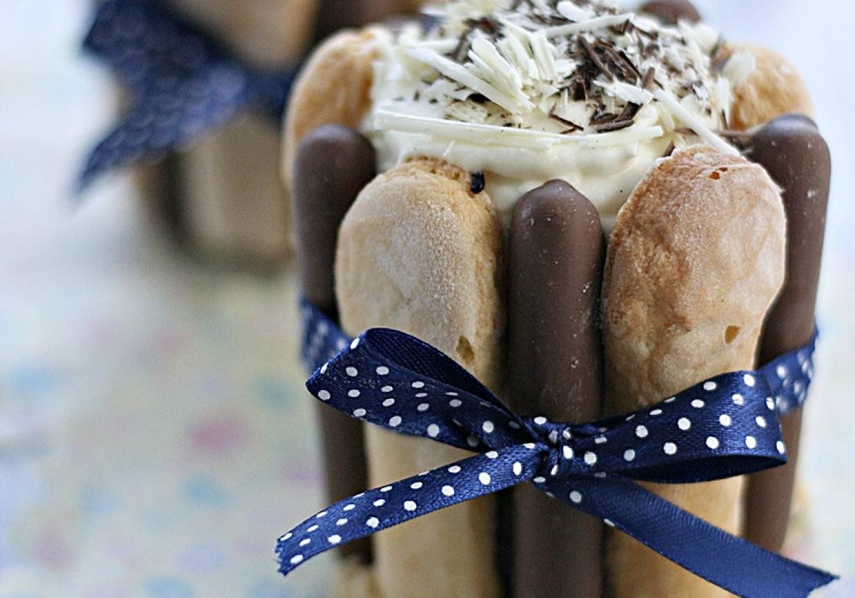 Czekoladowe mini torciki Charlotte foto