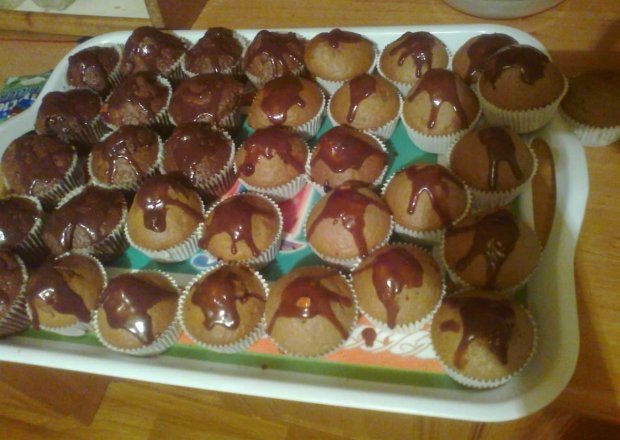 Fotografia przedstawiająca Czekoladowe muffinki z białą czekoladą