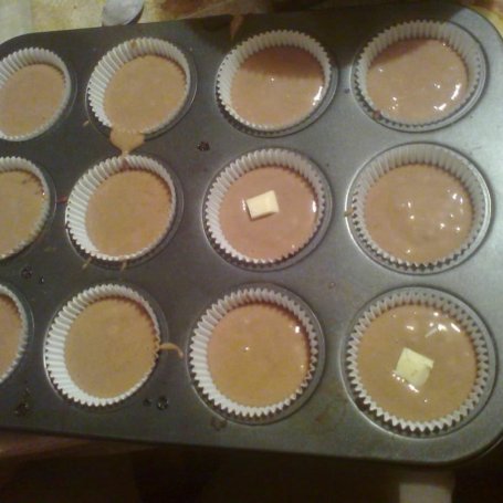 Krok 2 - Czekoladowe muffinki z białą czekoladą foto