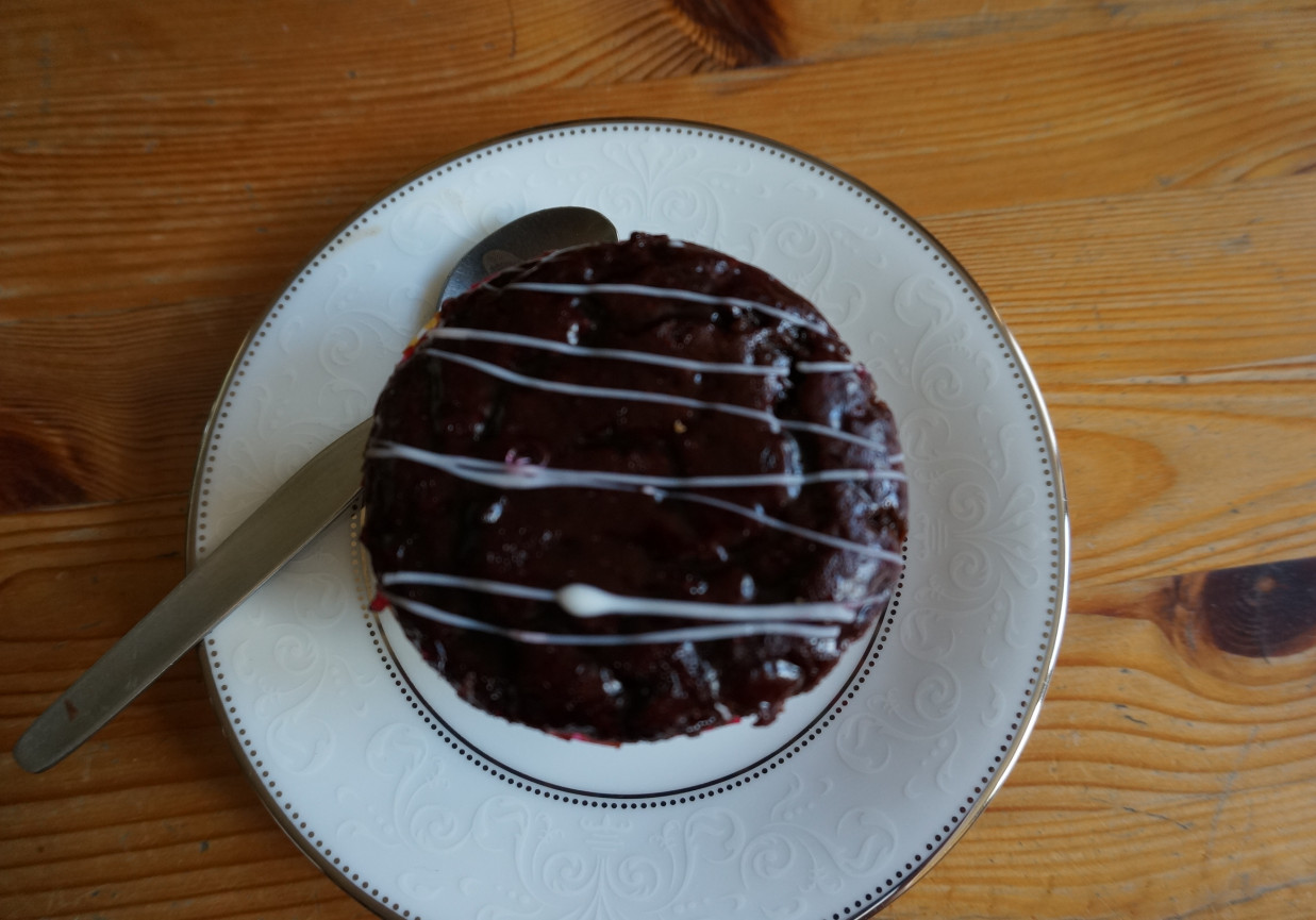 Czekoladowe muffinki z białą czekoladą foto