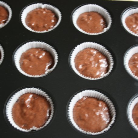 Krok 4 - Czekoladowe muffinki z chili foto