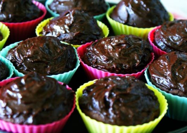 Fotografia przedstawiająca czekoladowe muffinki
