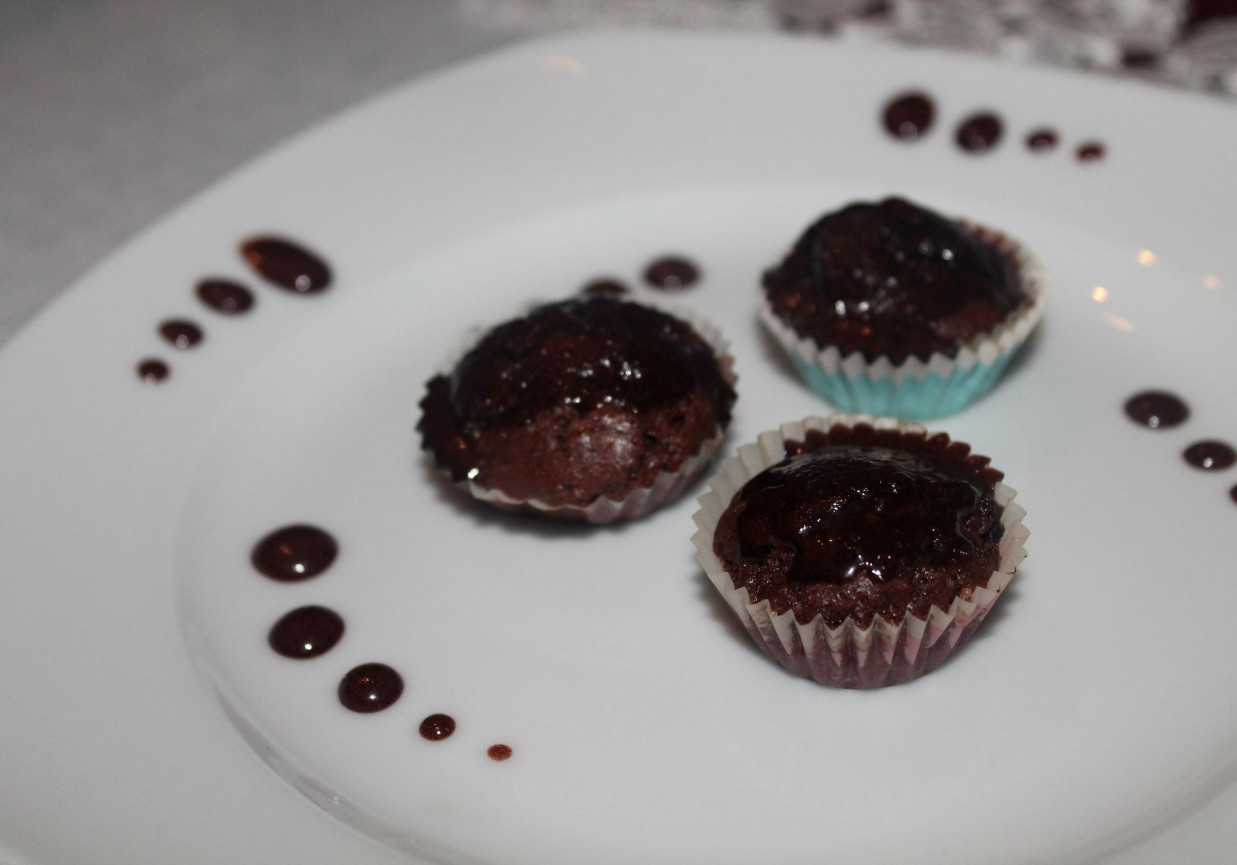 czekoladowe muffiny wielkości praliny foto