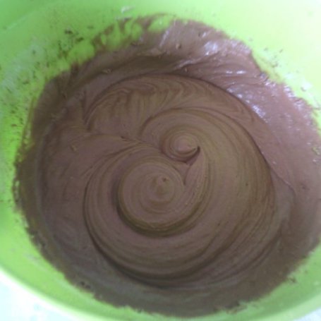 Krok 3 - Czekoladowe muffiny z bananami foto