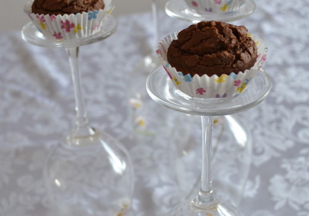 Czekoladowe muffiny z ciecierzycy (bezglutenowe, bez tłuszczu, bez mąki) foto