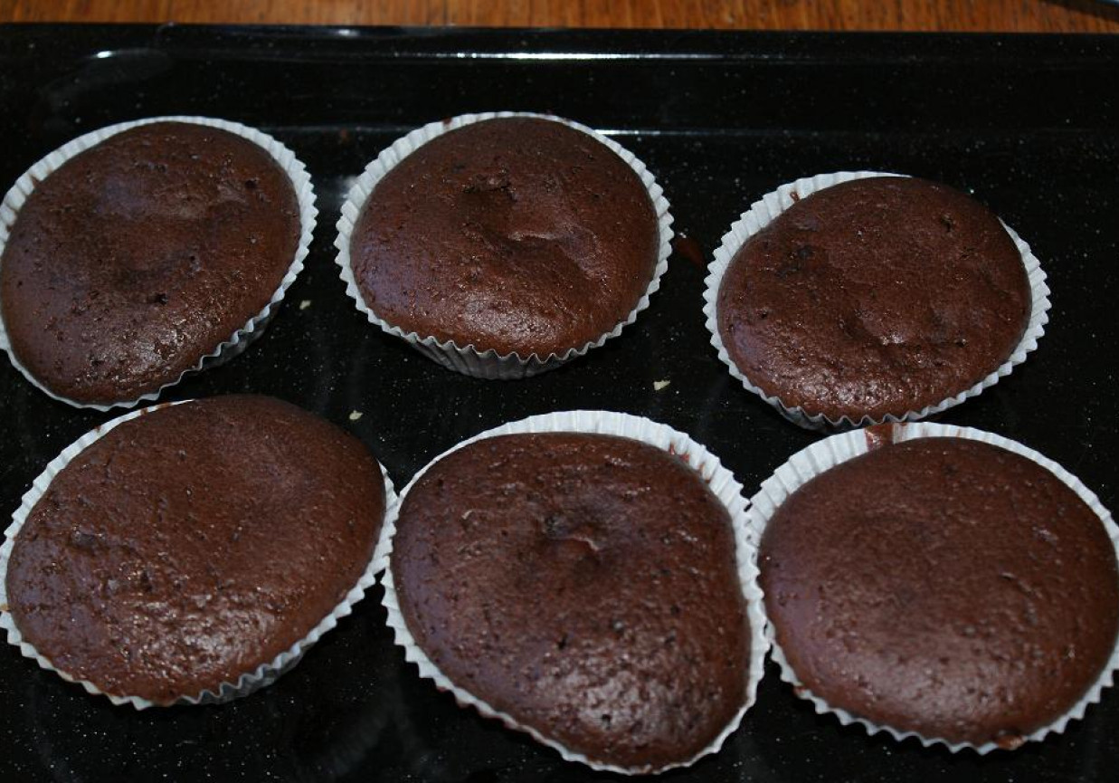 Czekoladowe muffiny z nutellą foto