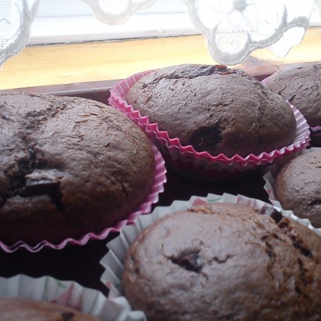 Krok 3 - Czekoladowe muffiny z wiśniami foto