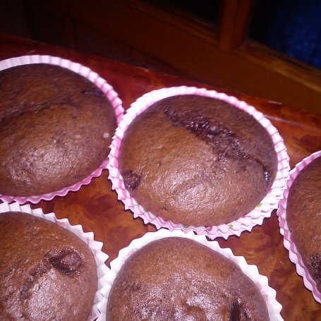 Krok 2 - Czekoladowe muffiny z wiśniami foto