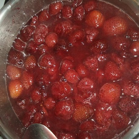 Krok 1 - Czekoladowe pancakes orkiszowe z frużeliną truskawkową foto