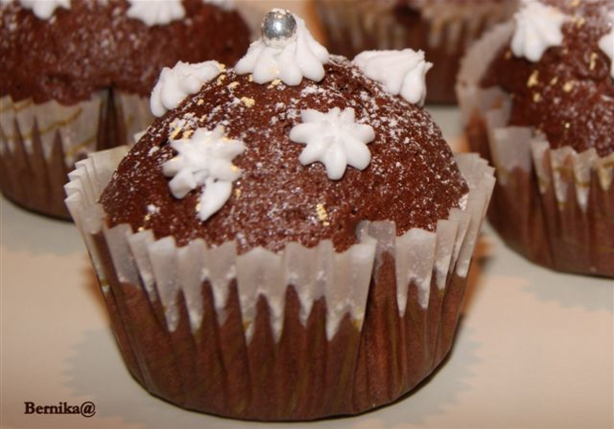 Czekoladowe śnieżne muffinki foto
