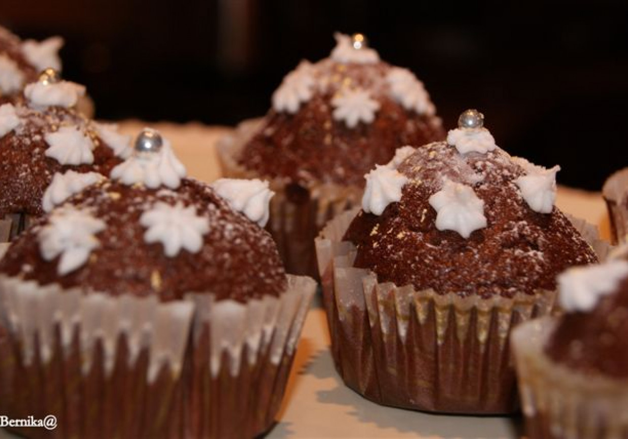 Czekoladowe śnieżne muffinki foto