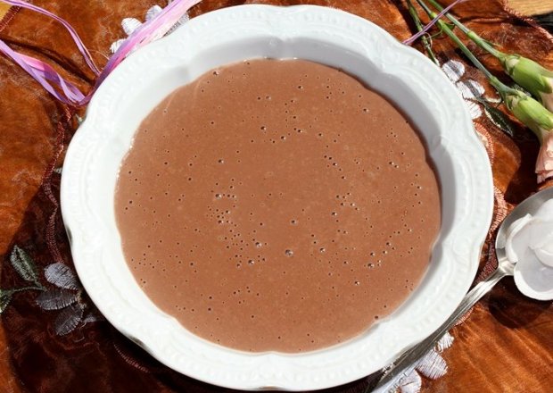 Fotografia przedstawiająca Czekoladowo-bananowy pudding z kaszy manny (bez cukru)