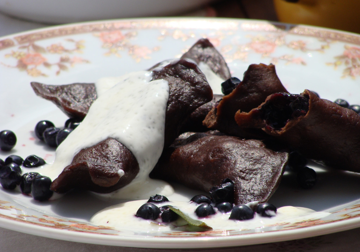 Czekoladowojagodowe pierogi DoradcaSmaku.pl