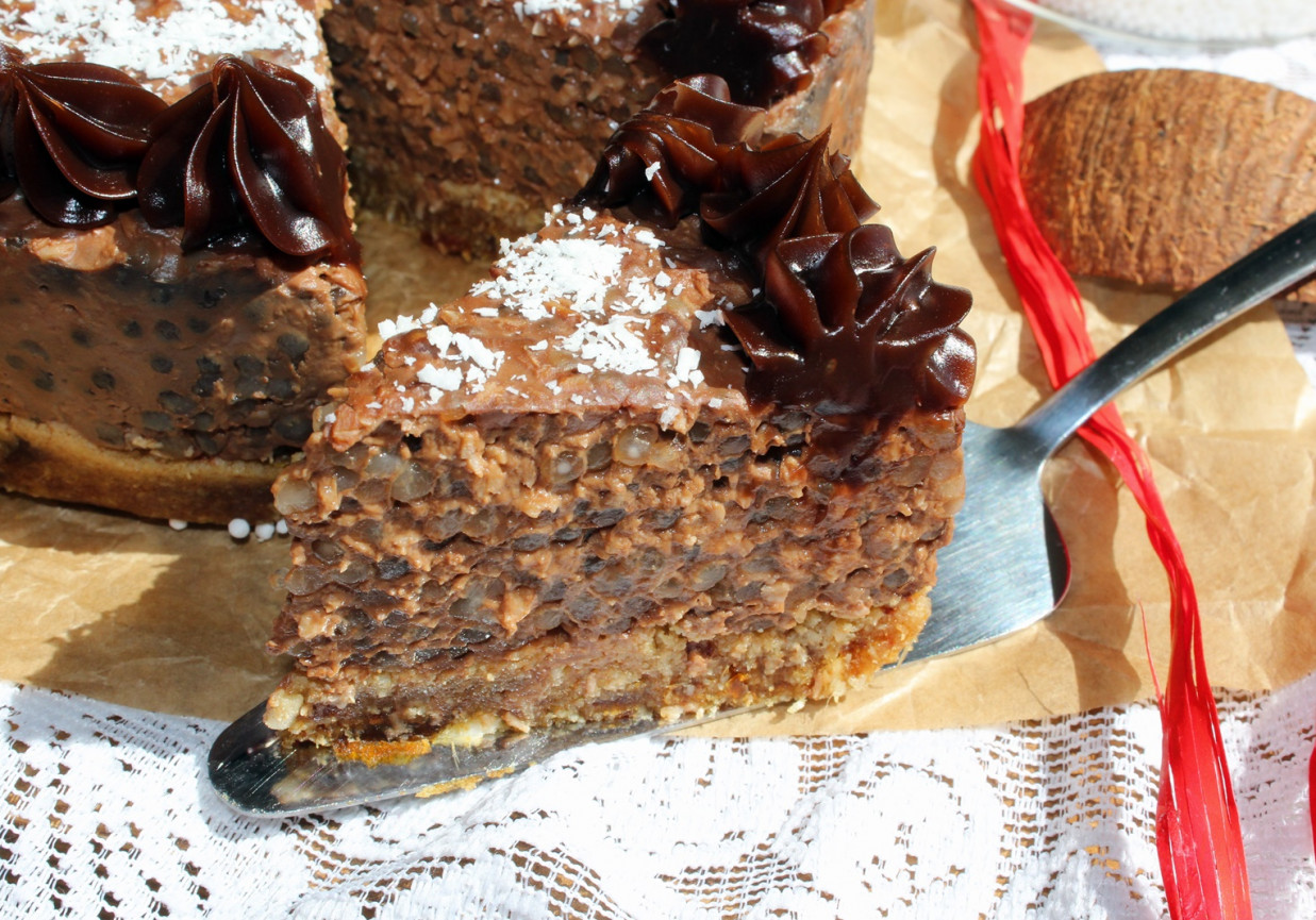 Czekoladowo-kokosowy torcik z perełek tapioki (bezglutenowy i wegański) foto