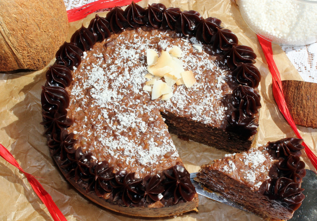 Czekoladowo-kokosowy torcik z perełek tapioki (bezglutenowy i wegański) foto